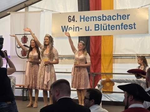 Zu Gast bei der Krönung der 64. Hemsbacher Weinhoheiten